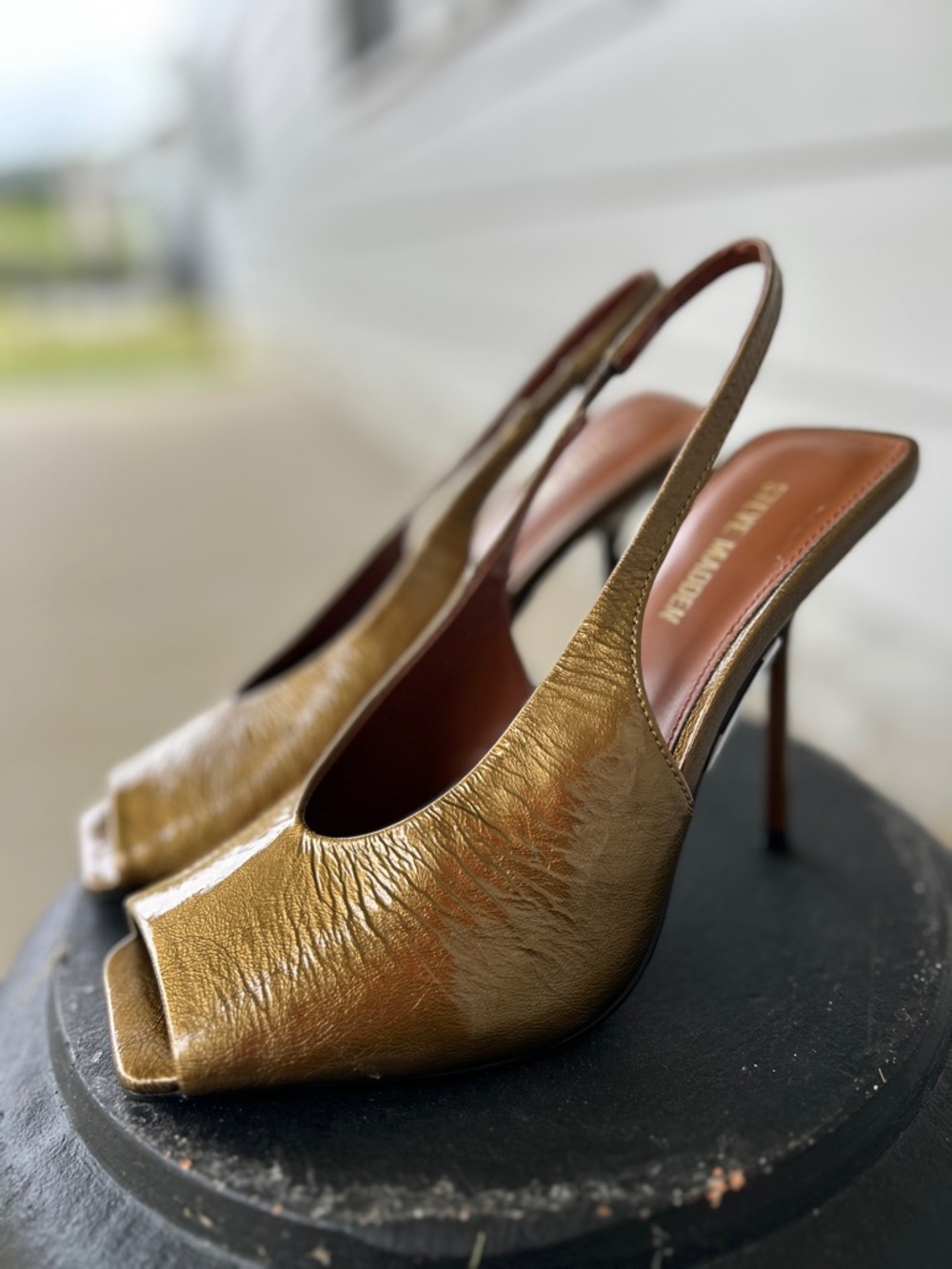 Steve Madden metallic gold peep-toe slingback pumps - Picture 4 of 5